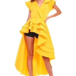 Gorgeous ruffle top in yellow in sm,med,large